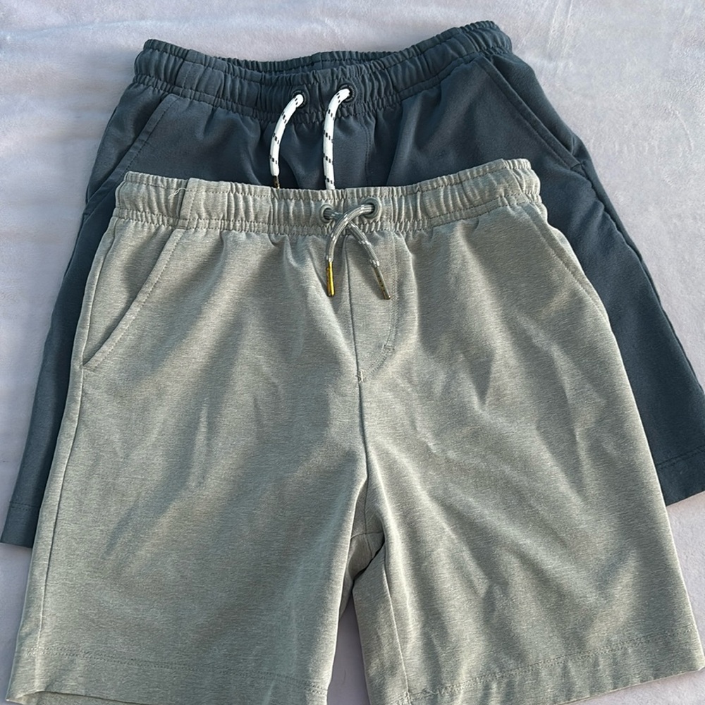 Boys Vineyard Vines performance shorts size 7